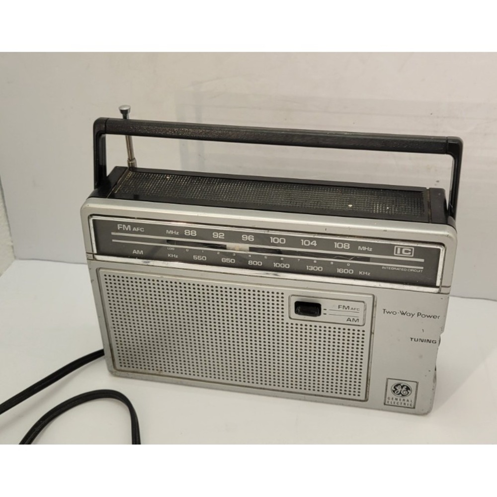 Vintage GE 7-2660B Portable AM FM Radio Two Way Power AFC Malaysia